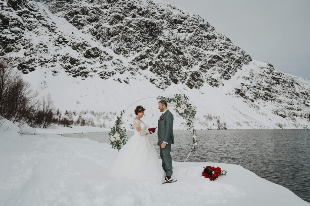 Elopement ceremony outside in Norway