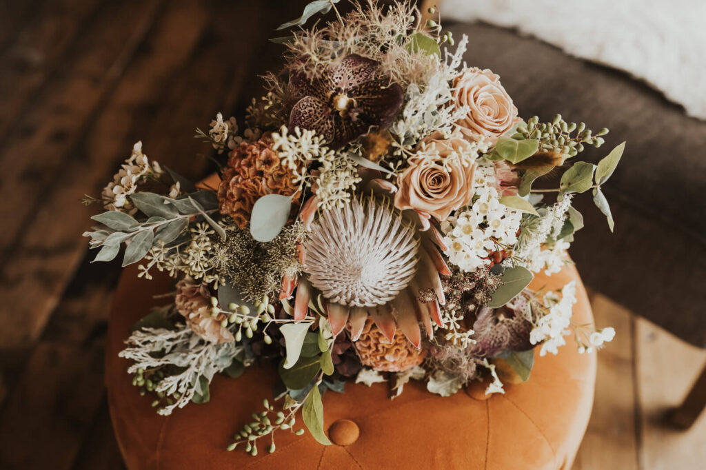 Flowers on an elopement in Lofoten