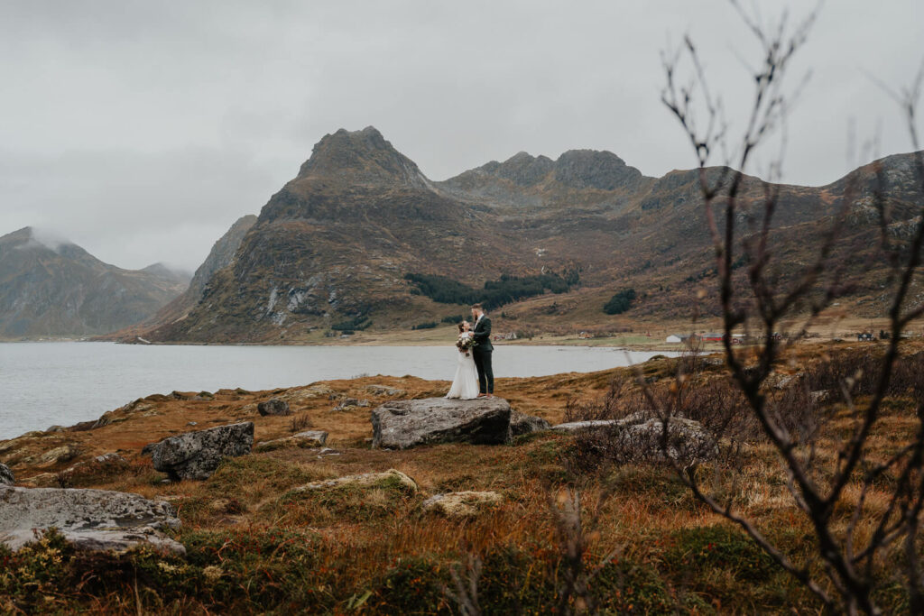 Elopement couple in Lofoten in autumn